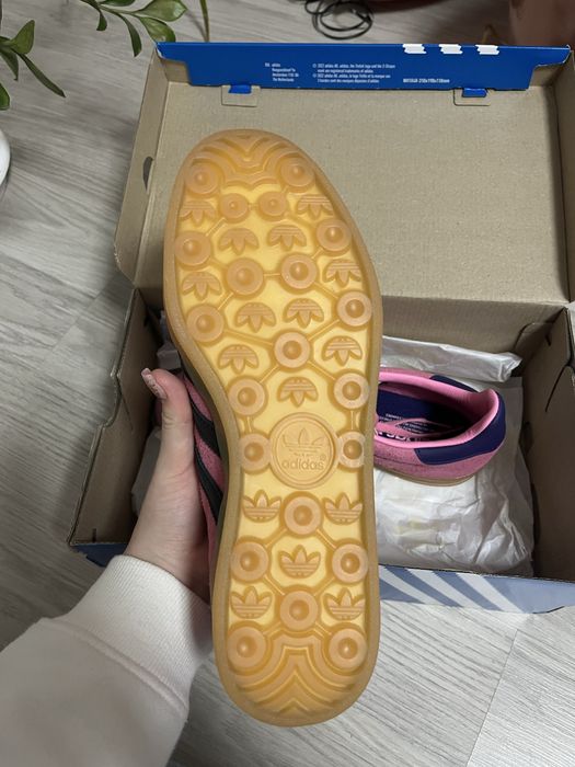 Кросівки Adidas жіночі