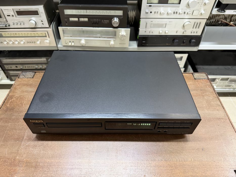 Odtwarzacz płyt CD Onkyo DX-7111 Audio Room