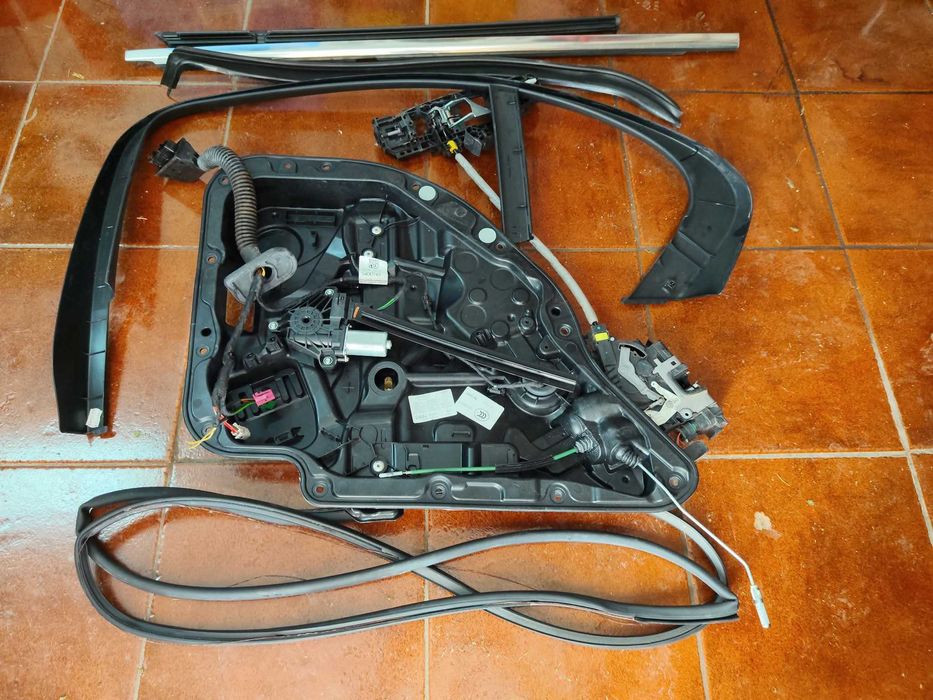 Mercedes W213 E220 Todo o Interior mecanica da porta Traseira lado condutor. Inclui vidros fumados. A118515, A2139002722, A2137600100, A2135400743,etc