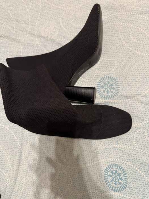 Ботильони Zara.)