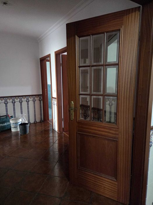 Várias Portas de Madeira