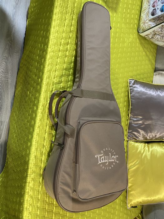 Guitarra TAYLOR modelo 114e