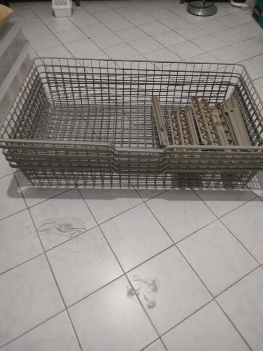 Gaveta (cesto) de rede KOMPLEMENT IKEA 
Cesto rede c/calha extraível,
