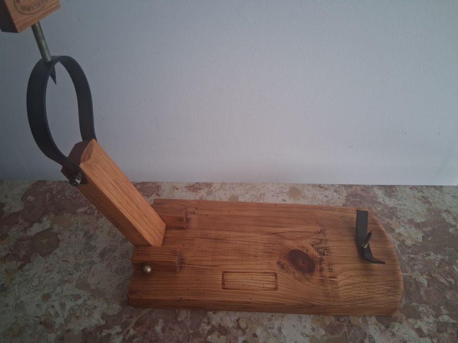 Suporte para presunto em madeira