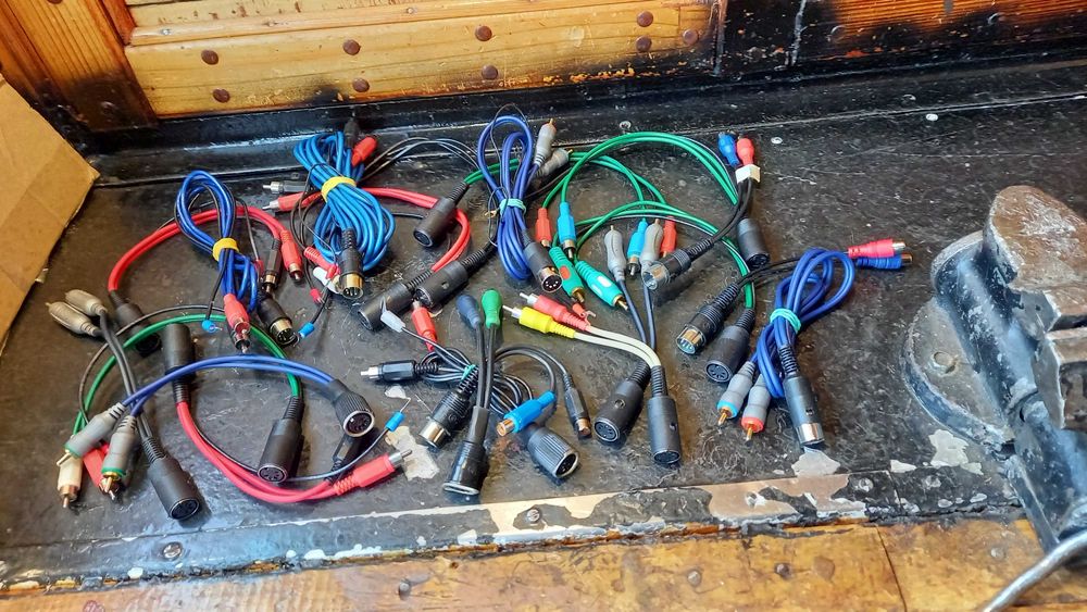 Кабеля-переходники ТОЧКА-ТИРЕ,5Din-RCA/Jack,HDMi,XLR,PS/2,SCART и др.