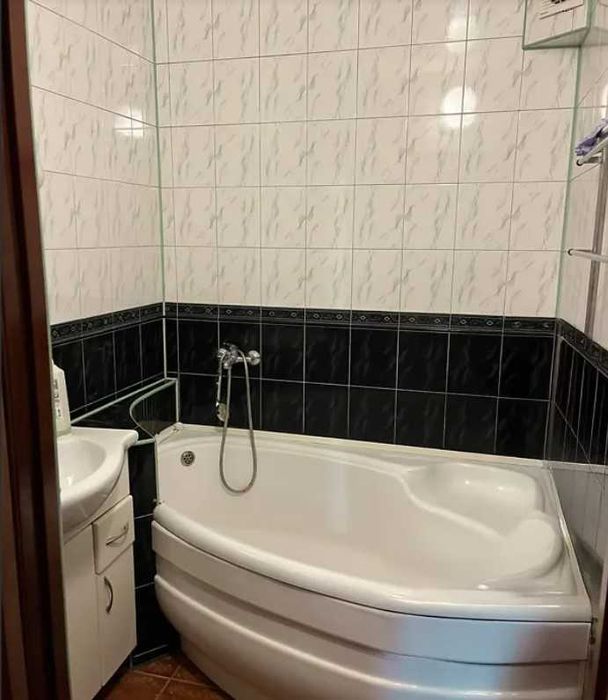 Продам большую 3к квартиру 70м2 метро Спортивная Метростроителей Серт