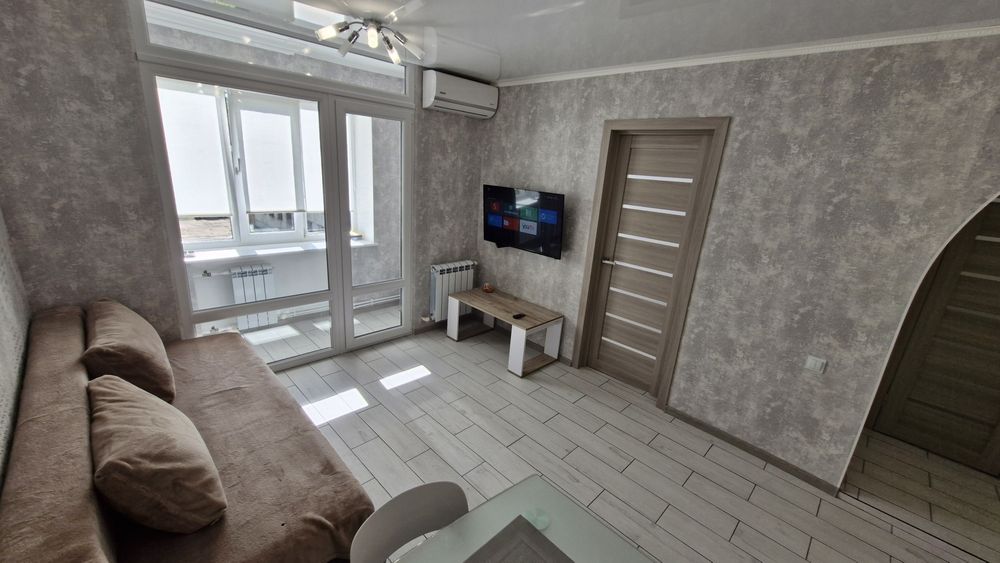 Двухкомнатная студия центр. Квартиры посуточно