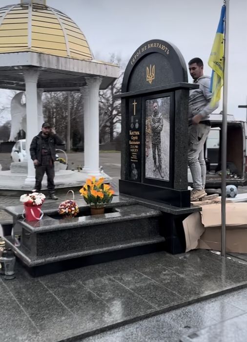 Вироби з граніту, памʼятники