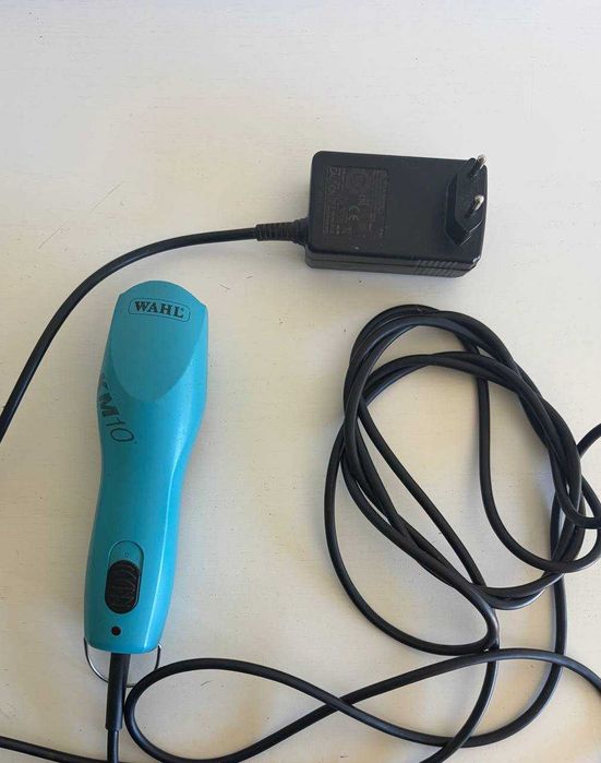 Máquina de tosquia profissional Wahl KM10 para cães e gatos.
