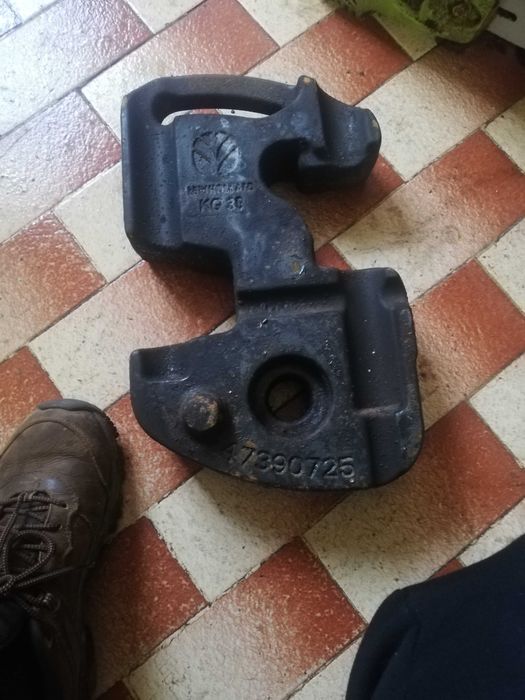 Kontra pezo. New Holland. 6 pesas. 350e.