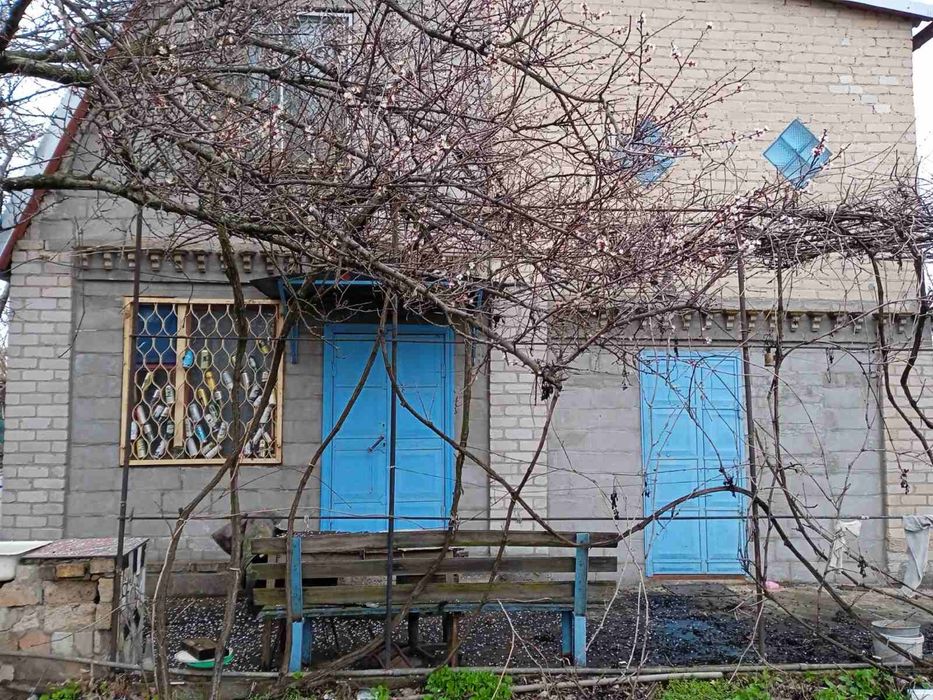 Продається дача з гаражем