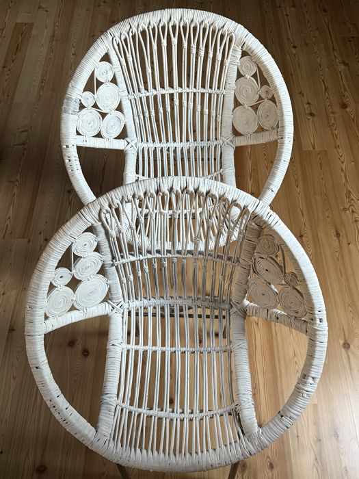 Conjunto de cadeiras e mesa em verga