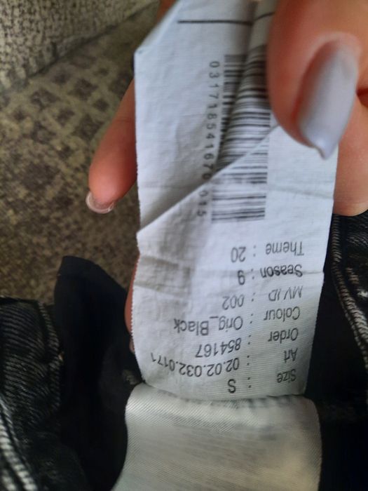 Джинси  100 % котон,розмір s..
В хорошому стані без дефектів .