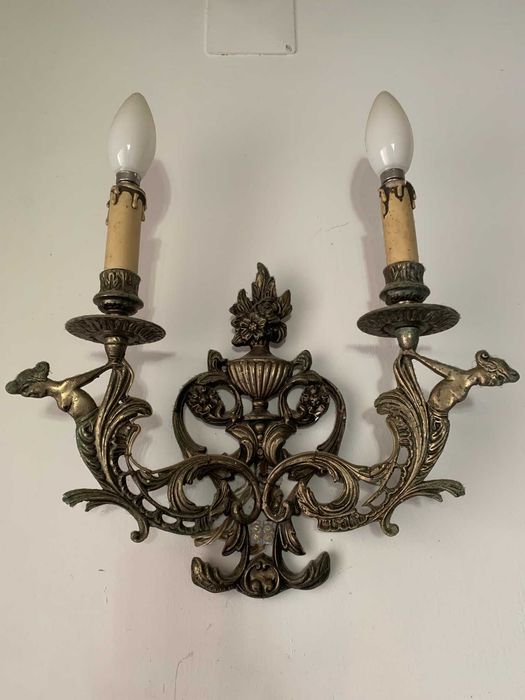 Lote de Iluminação Vintage/Clássica: Lustre + 7 Apliques em Bronze, Latão e Vidro