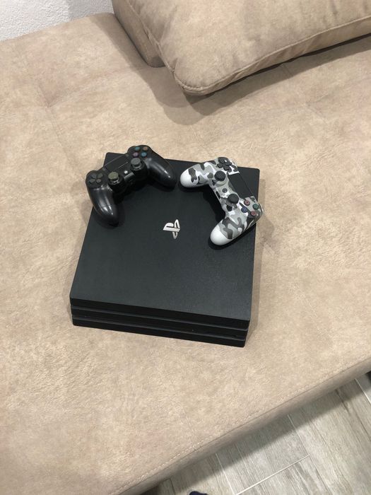 PS4 Pro 1TB 4k+ 2 comandos + jogo – excelente estad