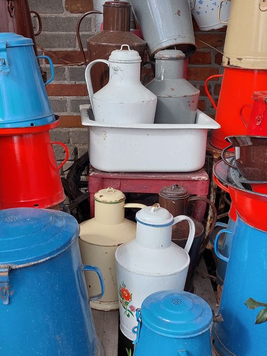 Dzbany emaliowane ,miski emaliowane