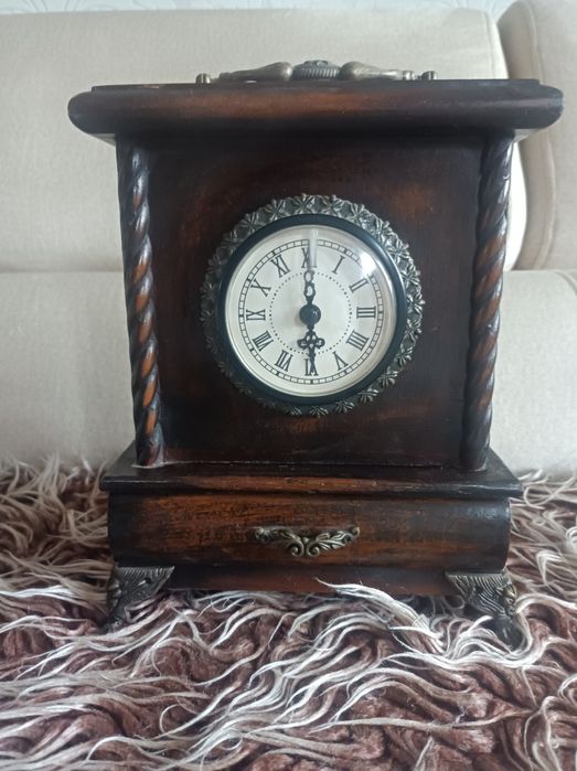 Zegarek stylizowany na antyczny