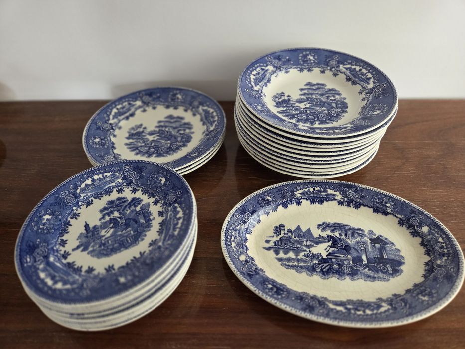 Pratos Sacavém, Estátua azul