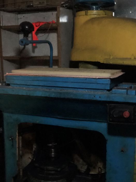 Пресс для рубки шкіри