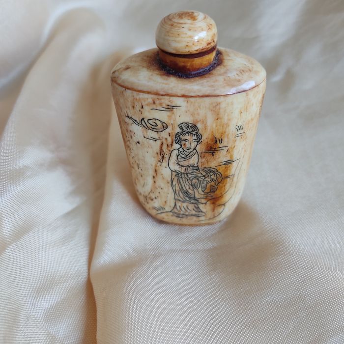 Snuff bottle (antigo)