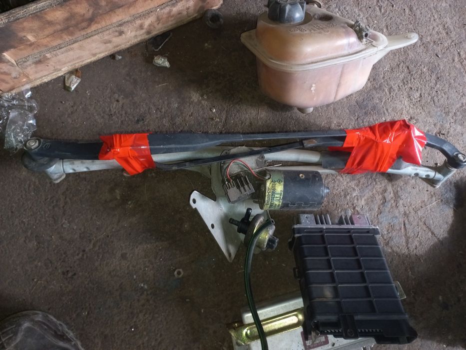 Продам трапеції двірників Ауді 100с3.