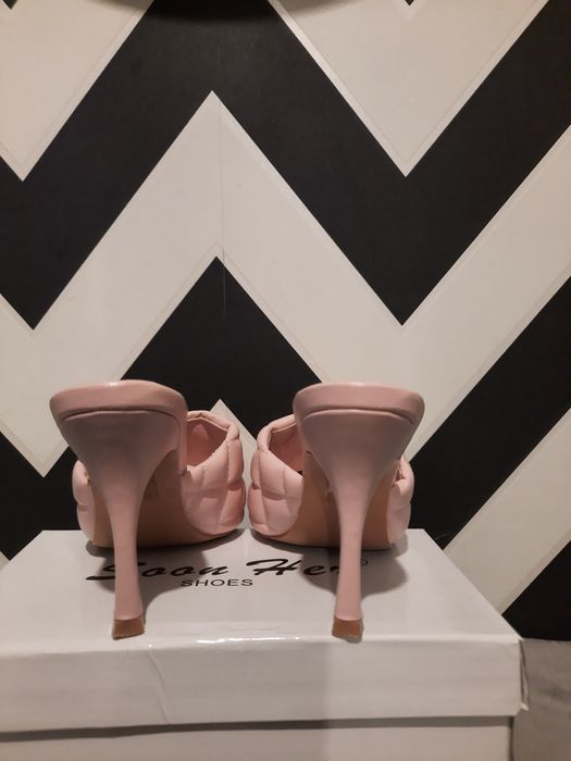 Klapki pudrowy róż r.38 jak nowe