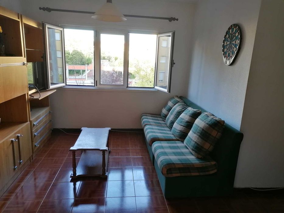 Alugo quarto individual a rapaz a 5 minutos da universidade de aveiro