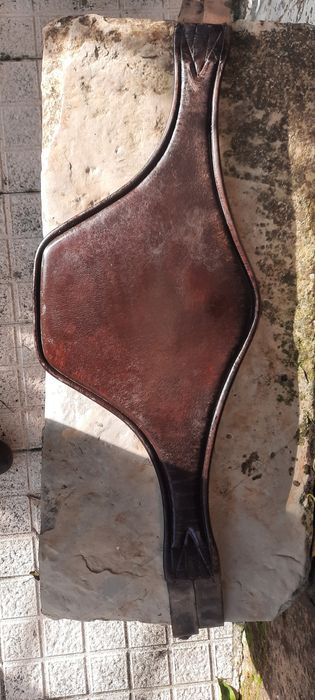 Cilha babete em cabedal