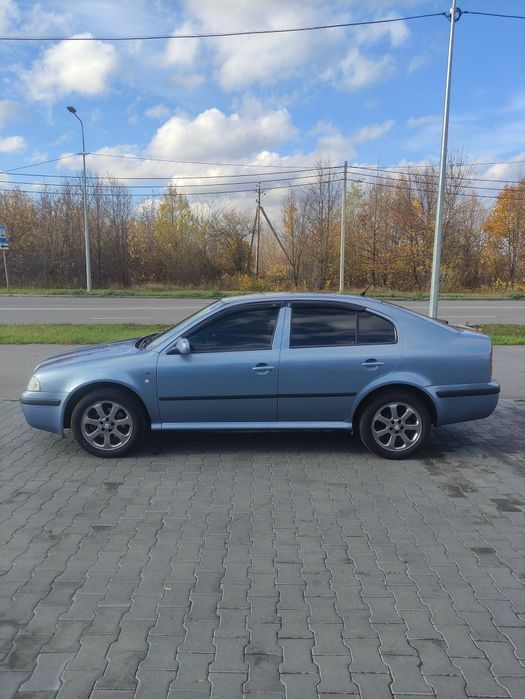 Шкода Октавія Тур 2.0 бензин/газ 2003 року.