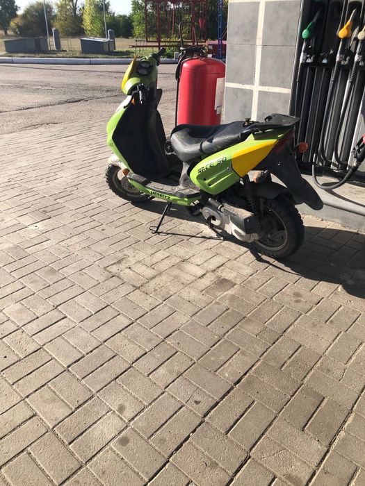 Скутор 60 куб на ходу заводица отлично но пробито заднее колесо 7500