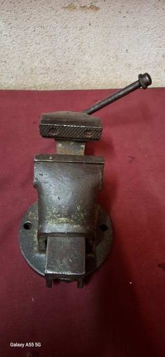 Torno de bancada marca Oliva N°1