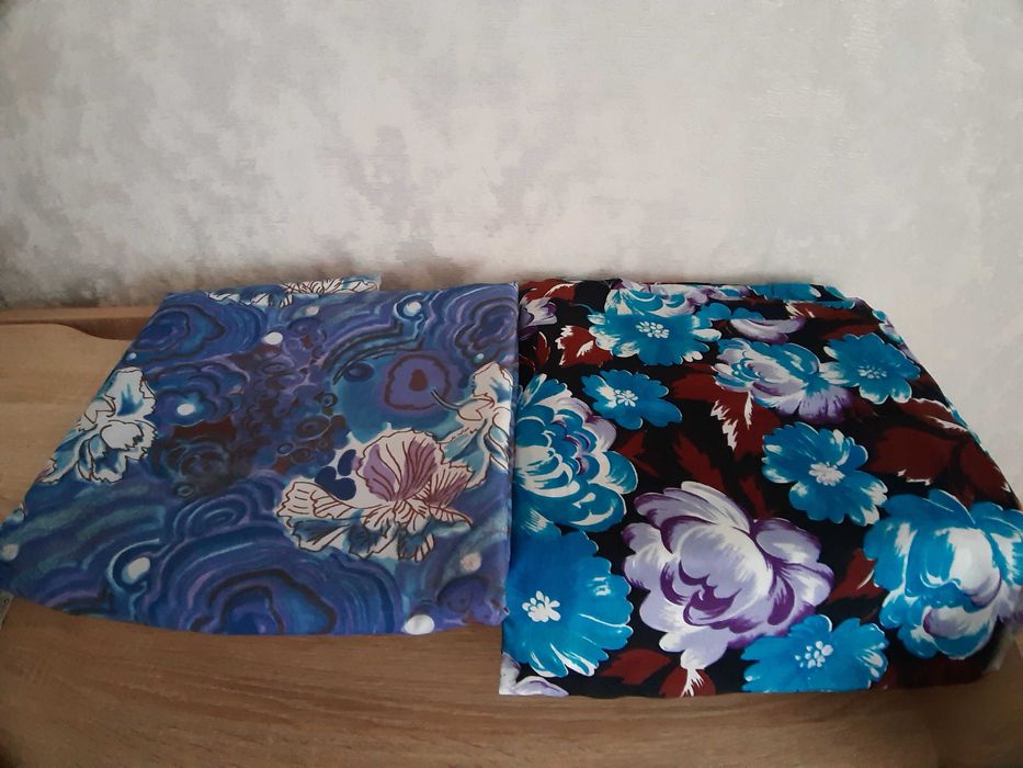 Відрізи тканини різних років