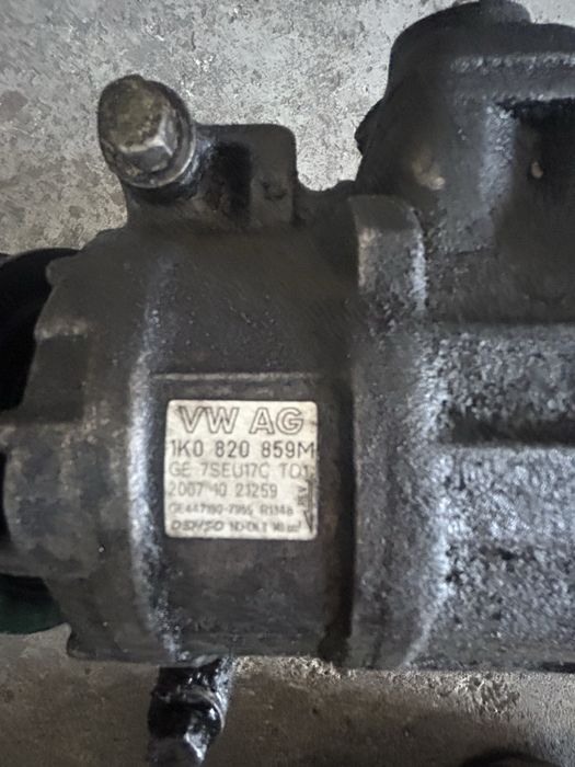 Silnik Vw 1.4 tsi  osprzet silnika sprężarka klimatyzacji
