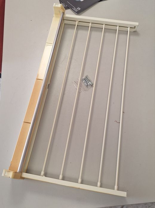 Estendal extensível de fixar à parede