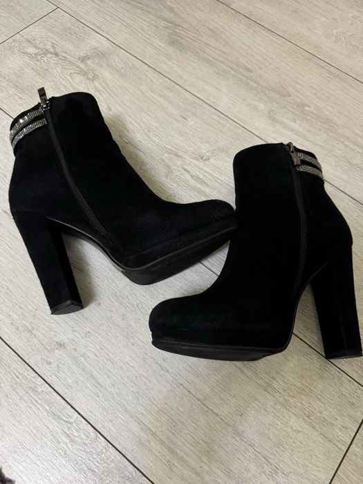 Ботильйони замшеві 37