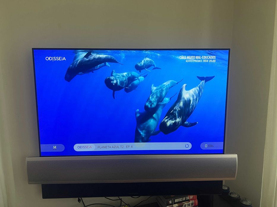 Bang & Olufsen Beovision Eclipse 55 OLED + Motorised Wall Bracket