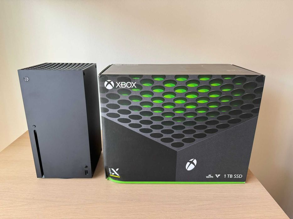 Xbox Series X with Controller and Original Box64284534932865121