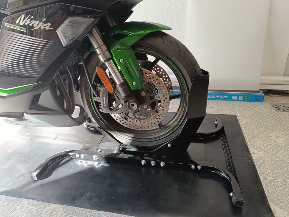 Suporte de arrumação para motos