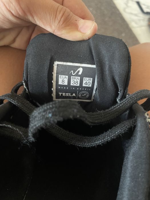 Sapatilhas tesla.