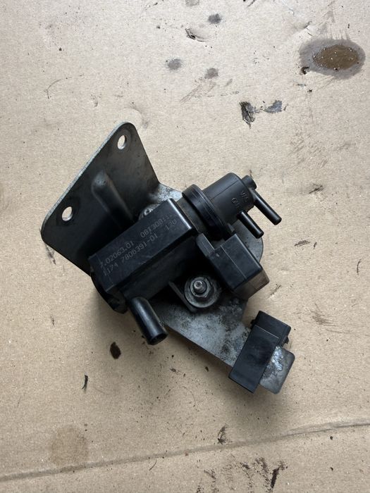 Przetwornik zawor podcisnienia bmw e60 e61 e90 e91 e92 e93 n47 177
