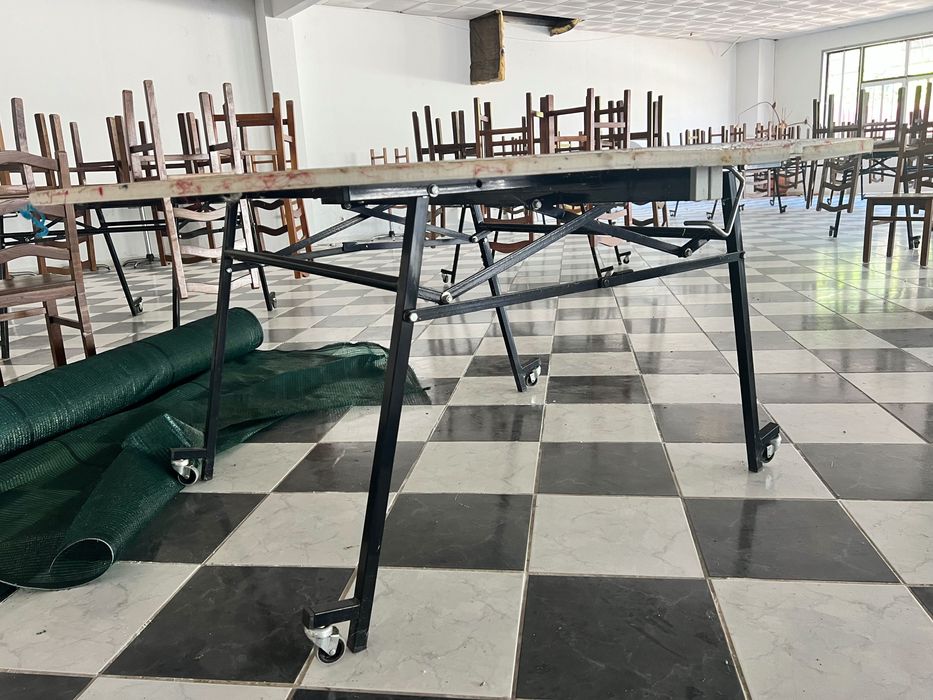 Vendo mesa de casamento de 10 pessoas dobrável com 1.70m de diâmetro