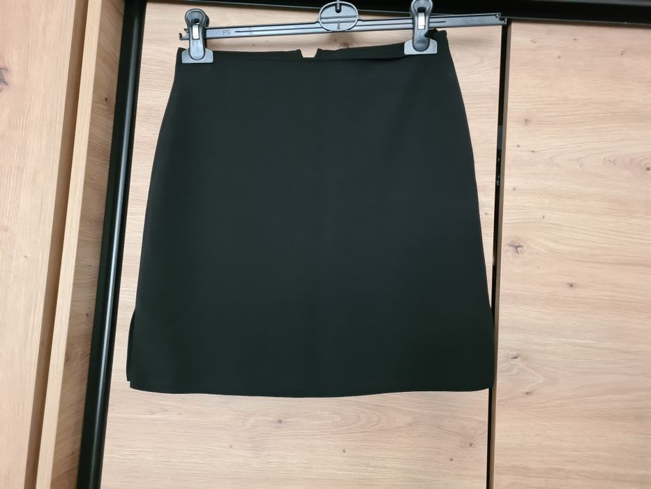 Czarna spódniczka