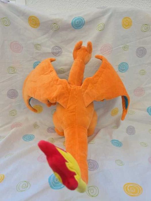 Pokémon peluche do pokémon charizard da wct