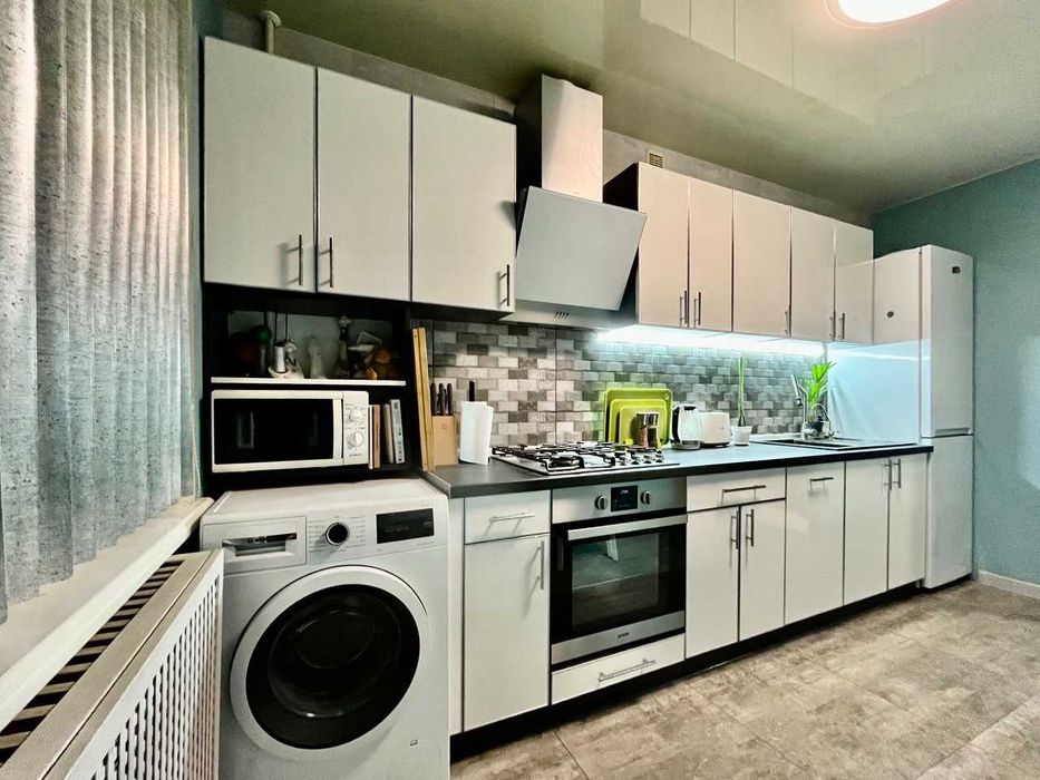 ПРОДАЖ укомплектованої 3-кімнатної квартири в Центрі (Держ.програми)