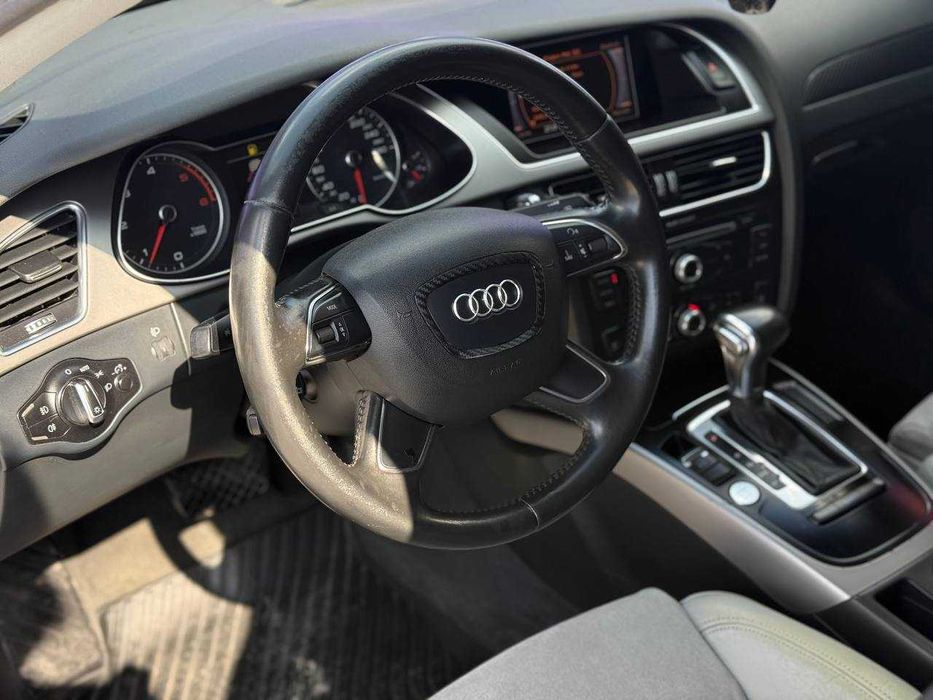 Audi A4 2012, 2.0 дизель, автомат, передний привод
