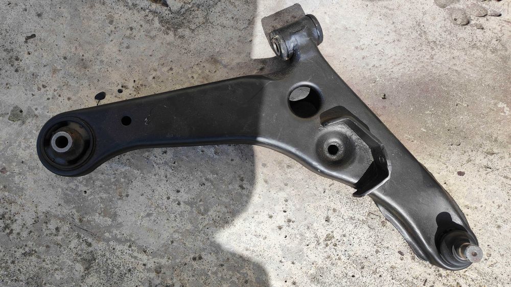 Продам передній правий ричаг до аутлендера 1