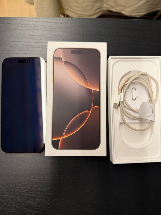 iPhone 16 Pro Max braço/bege