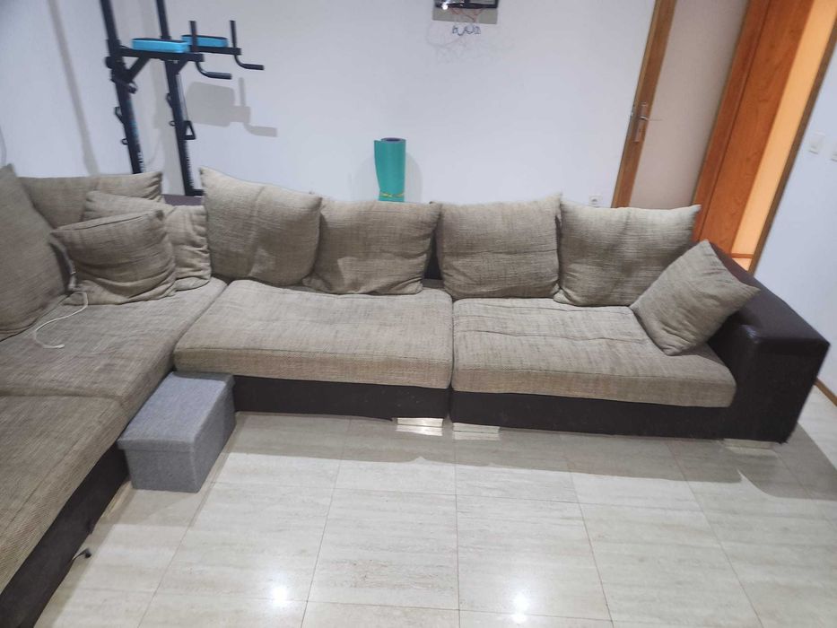 Sofá chaise longue modular com ilha