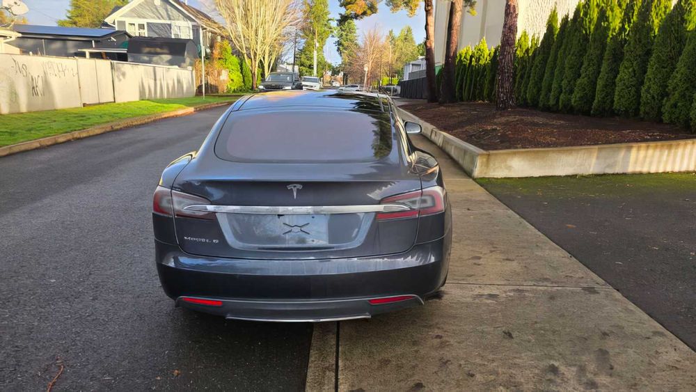 Tesla Model S 85      2014