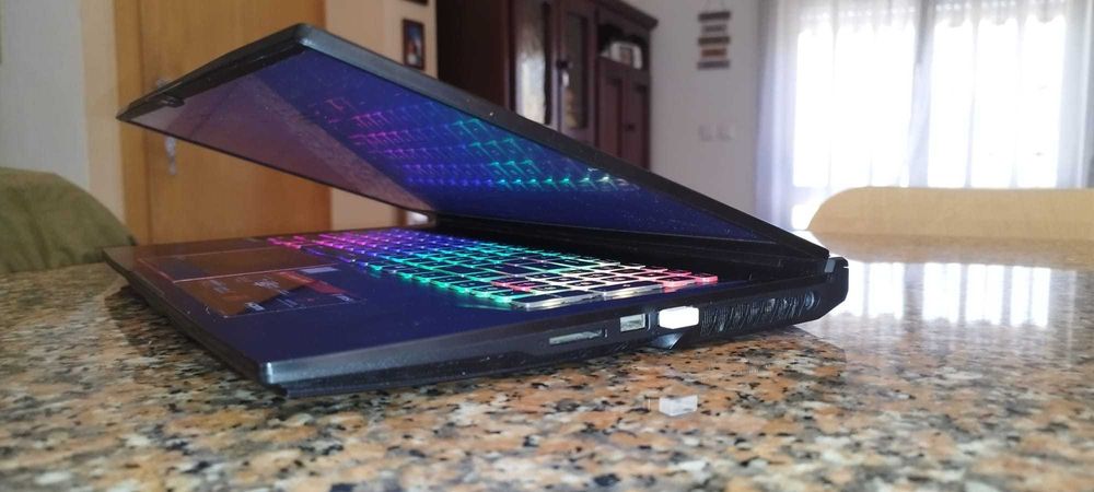 Portátil MSI GE75 Raider 8RF – i7 / 16GB / 8GB GPU / 1.3TB